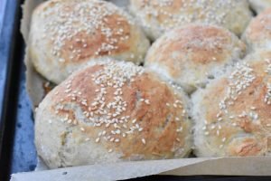 Burgerboller opskrift - nemme hurtige & grove