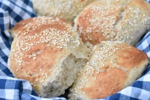 Burgerboller opskrift - nemme hurtige & grove
