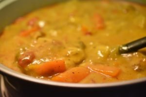 Svinekoteletter i karrysauce med kokosmælk - slow cooker hit