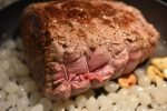 Roastbeef i gryde med perleløg og flødesovs