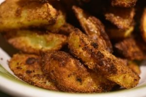 Pommes frites med rasp og krydderi - opskrift