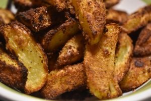 Pommes frites med rasp og krydderi - opskrift