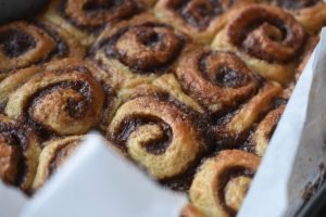 Kanelsnegle i fad - opskrift på kanelsneglekage