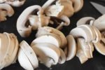Champignon ristet i smør og hvidløg på pande