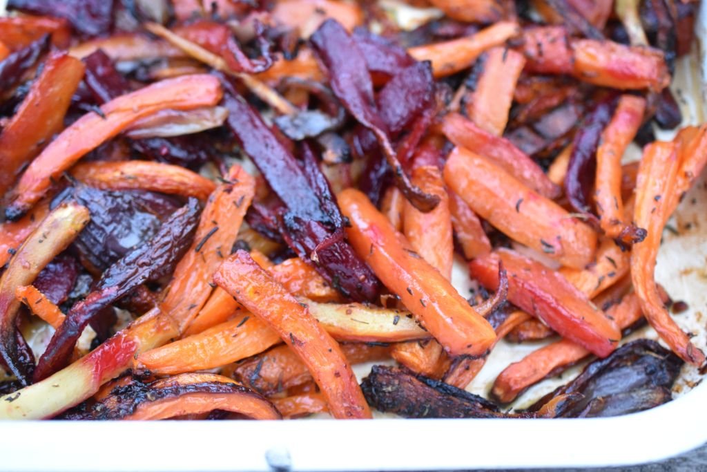 Ovnbagte rodfrugter med balsamico og timian