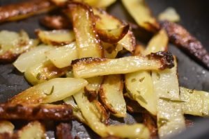 Pommes frites med estragon & hvidvinseddike