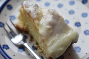 Citronkage uden æg - svampet citronmåne