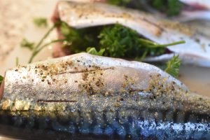 Grillet makrel med persille - makrel på grill 