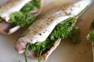 Grillet makrel med persille - makrel på grill 