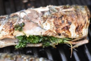 Grillet makrel med persille - makrel på grill 