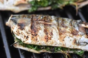 Grillet makrel med persille - makrel på grill 