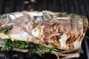 Grillet makrel med persille - makrel på grill 