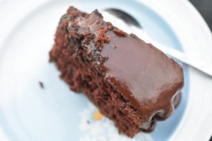 Chokoladekage med chokoladeglasur - svampet og lækker