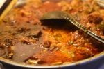 Koteletter i slow cooker med tomat flødesovs