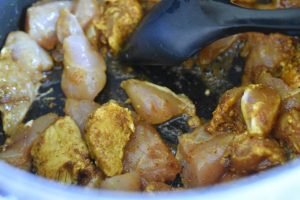 One Pot kylling med ris, karry og kokosmælk