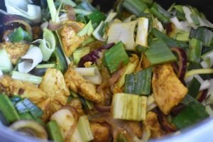 One Pot kylling med ris, karry og kokosmælk