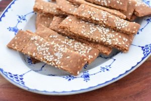 Sesam småkager - karamelsnitter med sesamfrø