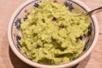 Guacamole med hvidløg og rødløg - nemt og lækkert avocadodip