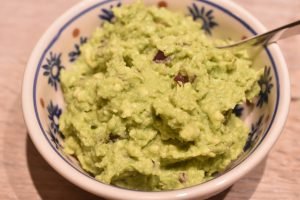 Guacamole med hvidløg og rødløg - nemt og lækkert avocadodip