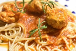 Kødboller i tomatsovs opskrift - nem aftensmad