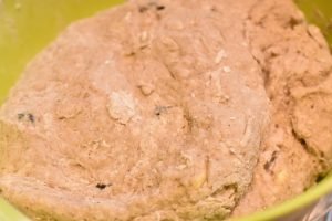 Julescones - nemme scones med julekrydderier, marcipan og rosiner