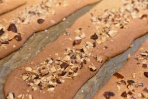 Karamelkager med Amaretto - sprøde karamelsnitter med mandler