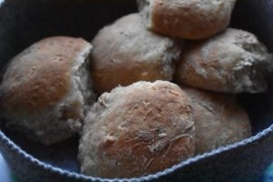 Boller og franskbrød af ris a la mande rester - bløde med rugmel