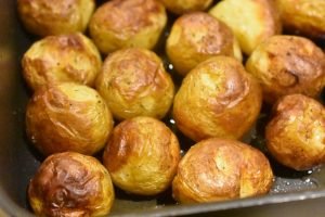 Små ovnbagte kartofler med kryddersalt - lækre og sprøde