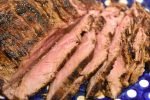 Flanksteak - stegt på pande. Mør og med lækker fløde-pandesauce