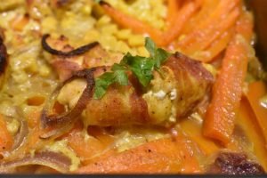 Kylling med bacon karry & kokosmælk - opskrift