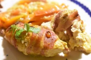 Kylling med bacon karry & kokosmælk - opskrift