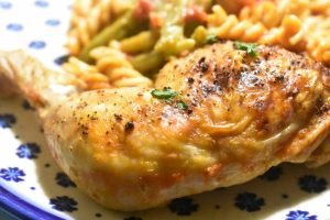 One pan pasta med kylling, tomat & bønner