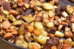 Råstegte kartofler og gulerødder med timian - nem opskrift