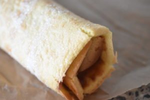 Hjemmelavet roulade med syltetøj - en nem og lækker kage