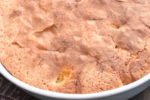 Kage med fersken og marcipan - nem opskrift