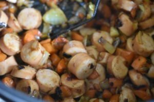 Pastaret med pølser i flødesovs - nem pølsegryde