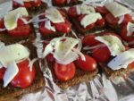 Bruschetta med tomat og ost - nem opskrift på rugbrød