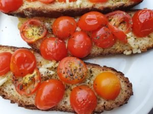Bruschetta med tomat og hvidløg - nem snackopskrift