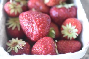 Jordbærkage med kokos - nem crumble opskrift