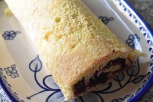 Brombærroulade - nem roulade med brombær