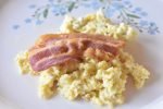 Røræg – scrambled eggs med bacon opskrift