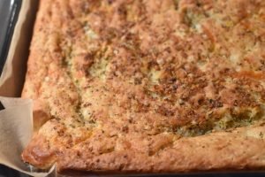 Hvidløgsbrød med cheddar bradepande opskrift