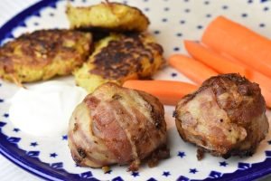 Hakkebøf med bacon – bøffer i baconsvøb