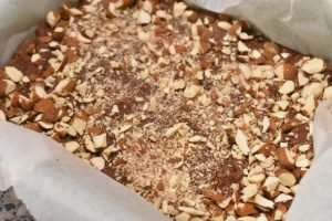 Brownie cookie kage med chokolade - opskrift