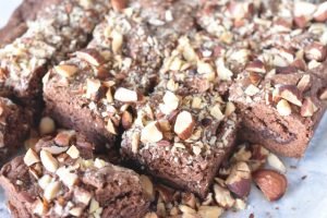 Brownie cookie kage med chokolade - opskrift