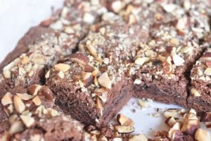 Brownie cookie kage med chokolade - opskrift