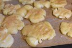 Knuste kartofler med ost & barbecue - opskrift