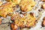 Knuste kartofler med ost & barbecue - opskrift