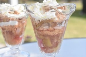 Rabarbertrifli med makroner - nem dessert