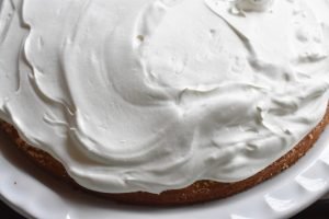 Jordbærkage med flødeskum - nem kage